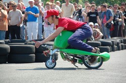 Das Team \\"1Up\\" auf \\"Yoshi\\" beim Akkuschrauberrennen 2007