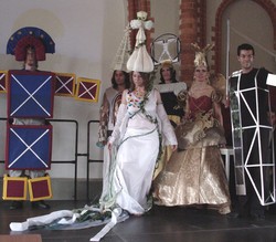 F&uuml;nf Epochen auf einer B&uuml;hne: Die Studierenden des zweiten Semesters Architektur zeigen Ko