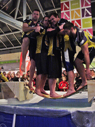 Die Br&uuml;cke des Teams -Roll it- h&auml;lt 540 Kilo und gewinnt