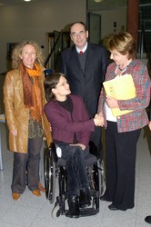 (v.l.n.r.) Dekanin Prof. Dr. Maria Busche-Baumann, Verw.-Prof. Dr. Gisela Hermes, HAWK-Pr&auml;siden