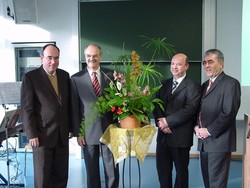 (v.l.n.r.) HAWK-Pr&auml;sident Prof. Dr. Martin Thren, Prof. Dr. habil Reiner Nollau, Dekan Prof. Dr