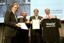 (v.l.n.r.) Wolfram Graubner, Prof. Dr. J&uuml;rgen Erbach von der HAWK, Wetzlars Stadtbaurat Achim B